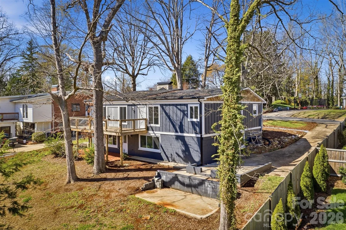 Photo of 223 W Park Drive