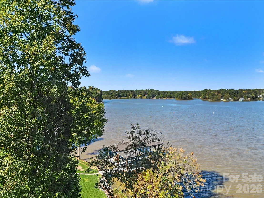 Photo of 3121 Lakeside Circle