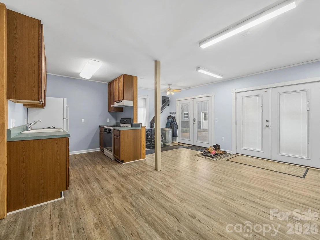 Photo of 1570 Roddy Road