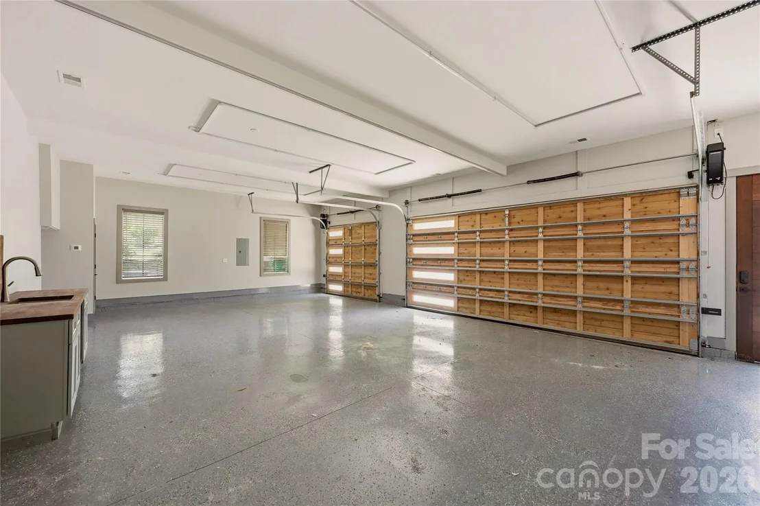 Photo of 2919 Colony Road