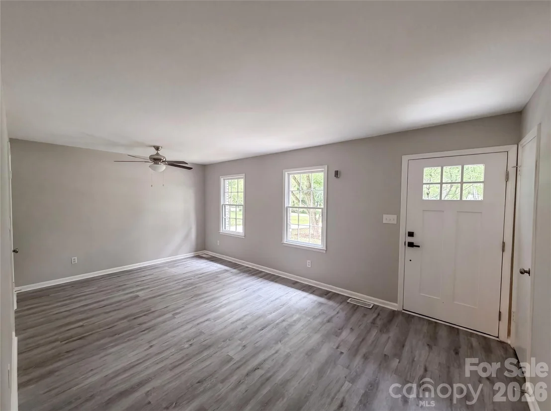 Photo of 141 Greenbriar Drive