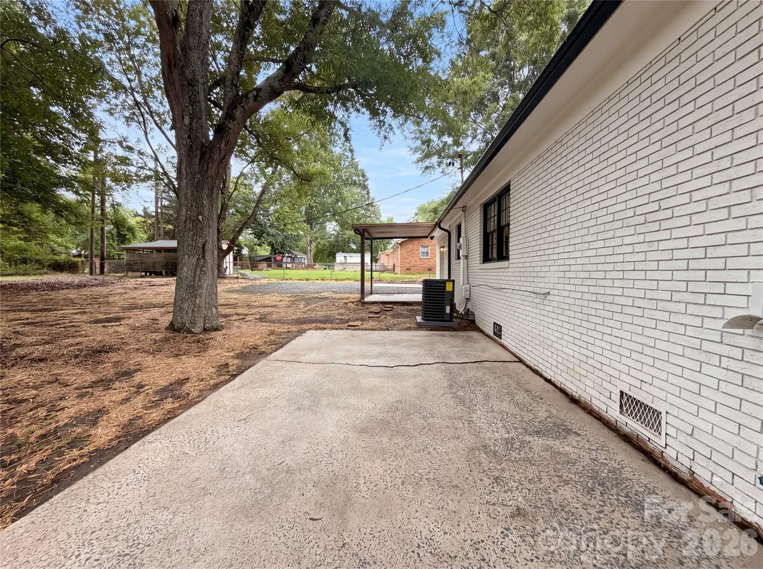 Photo of 141 Greenbriar Drive