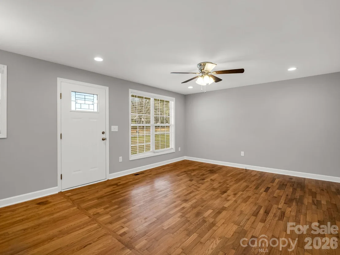 Photo of 655 W Oconee Street