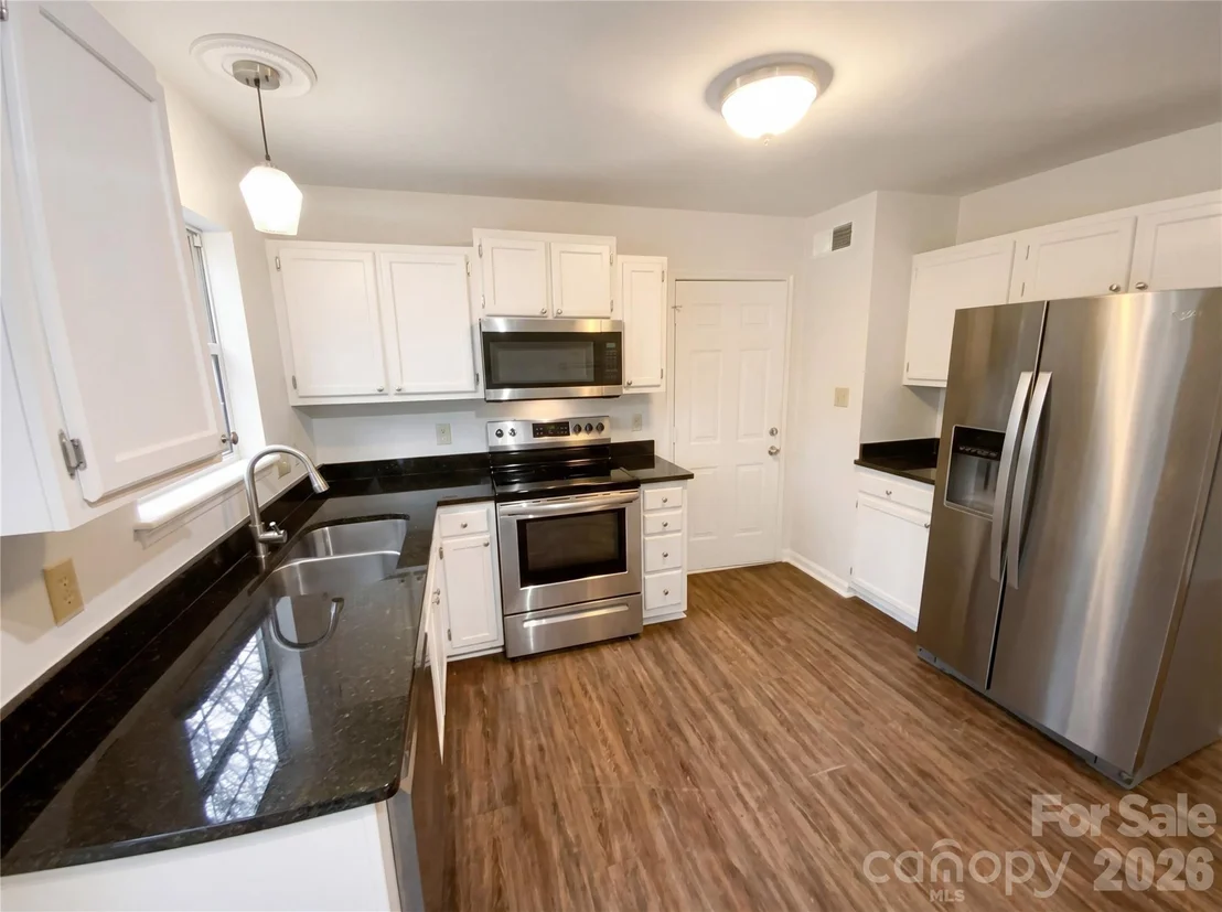 Photo of 5719 Rocbridge Lane