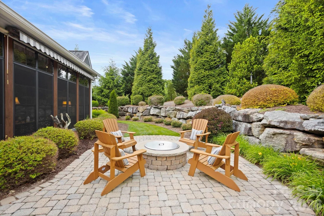 Photo of 390 Shipman Parkway