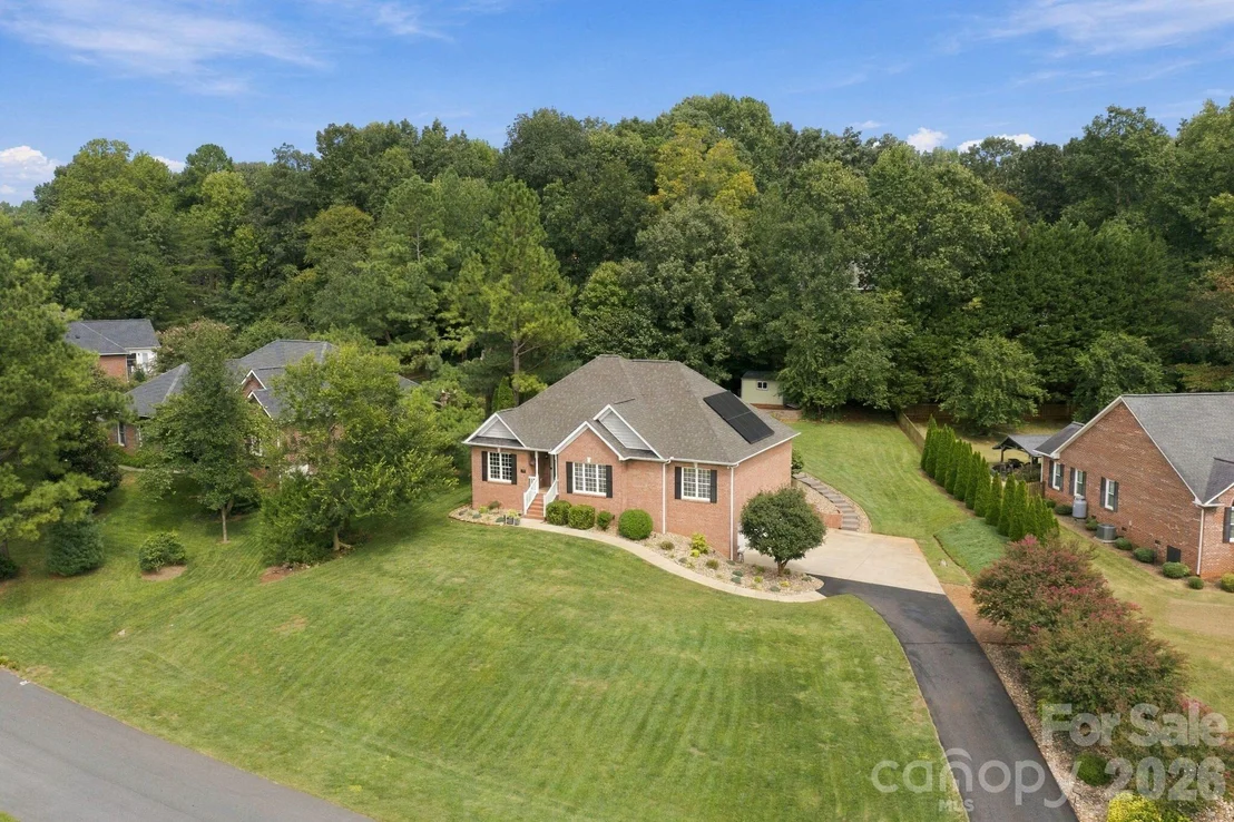 Photo of 1463 Brookstone Drive