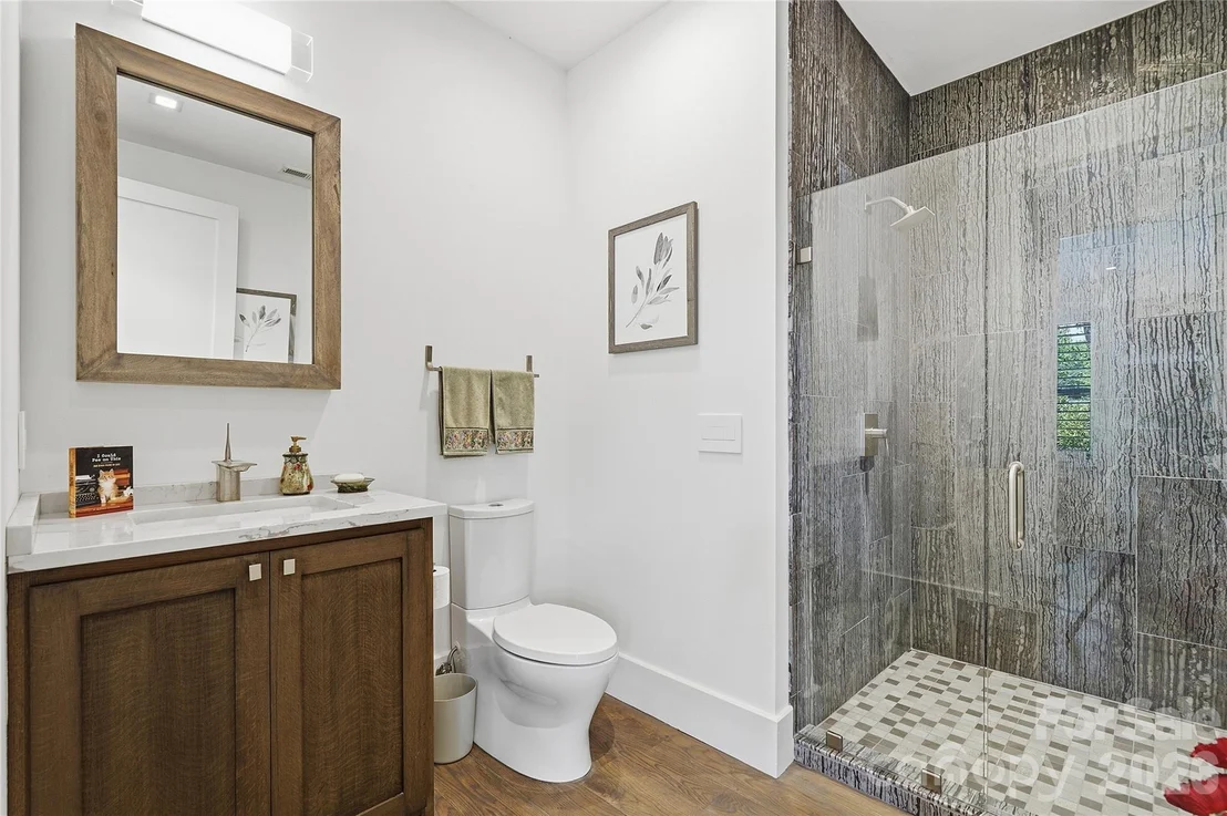 Photo of 984 Mapleton Lane