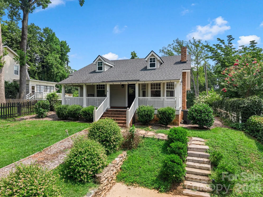 Photo of 143 Broadway Avenue