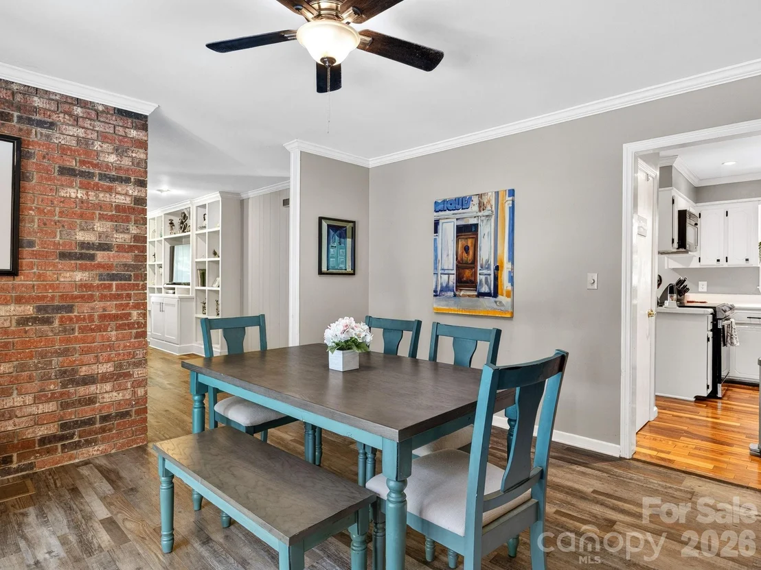 Photo of 707 Dogwood Trail