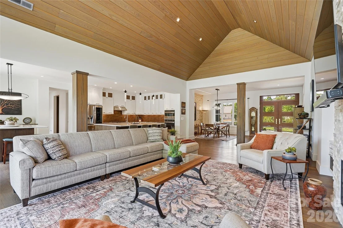 Photo of 984 Mapleton Lane