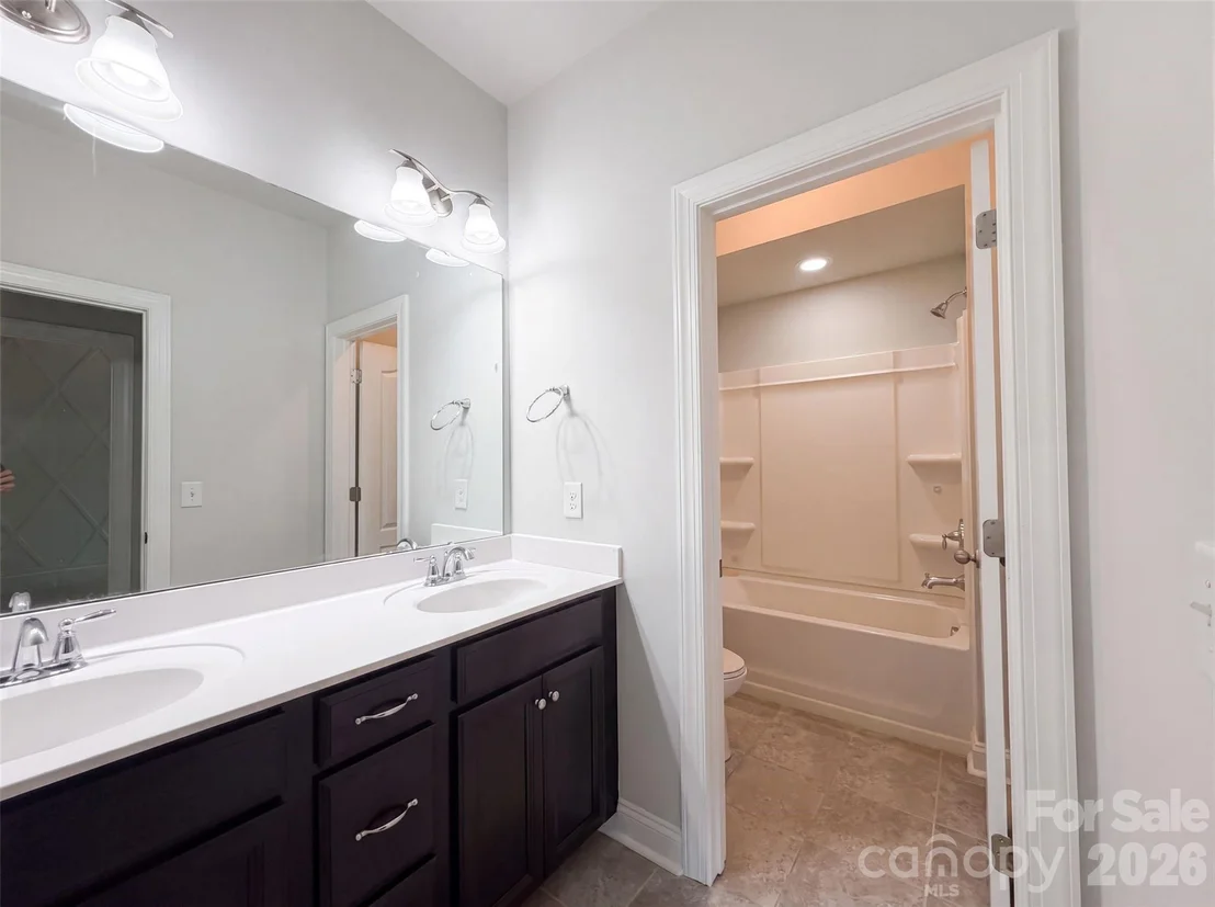 Photo of 147 Monteray Oaks Circle