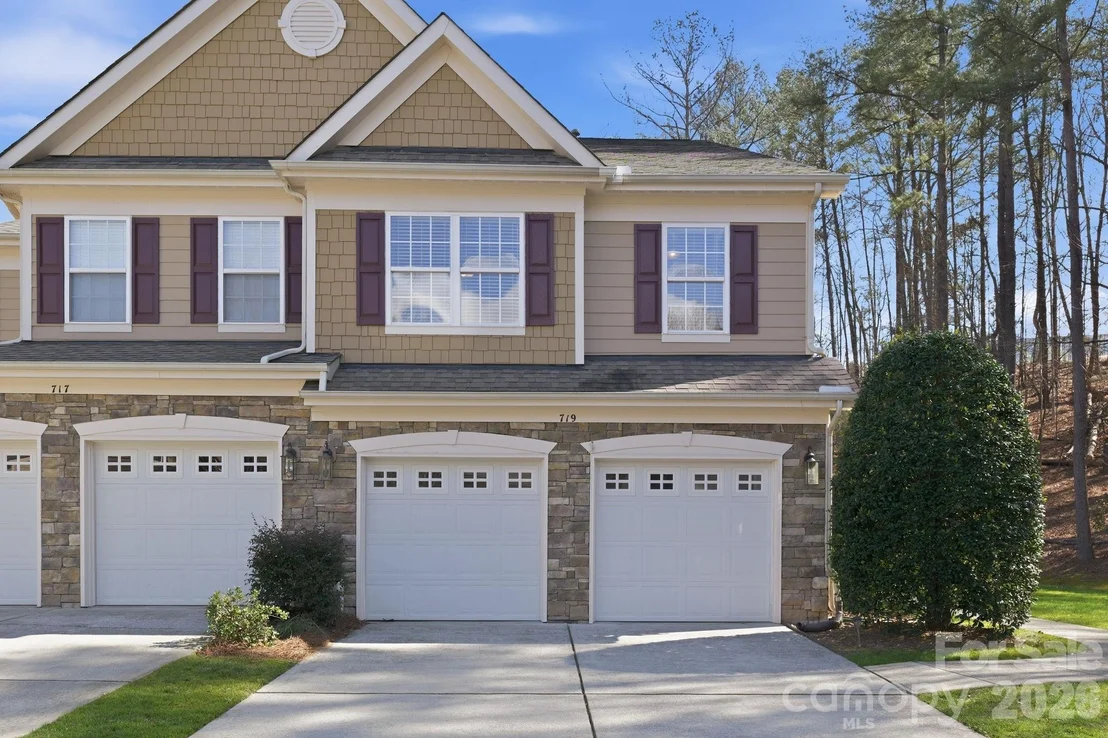 Photo of Unit 252 at 719 Deerbrook Lane