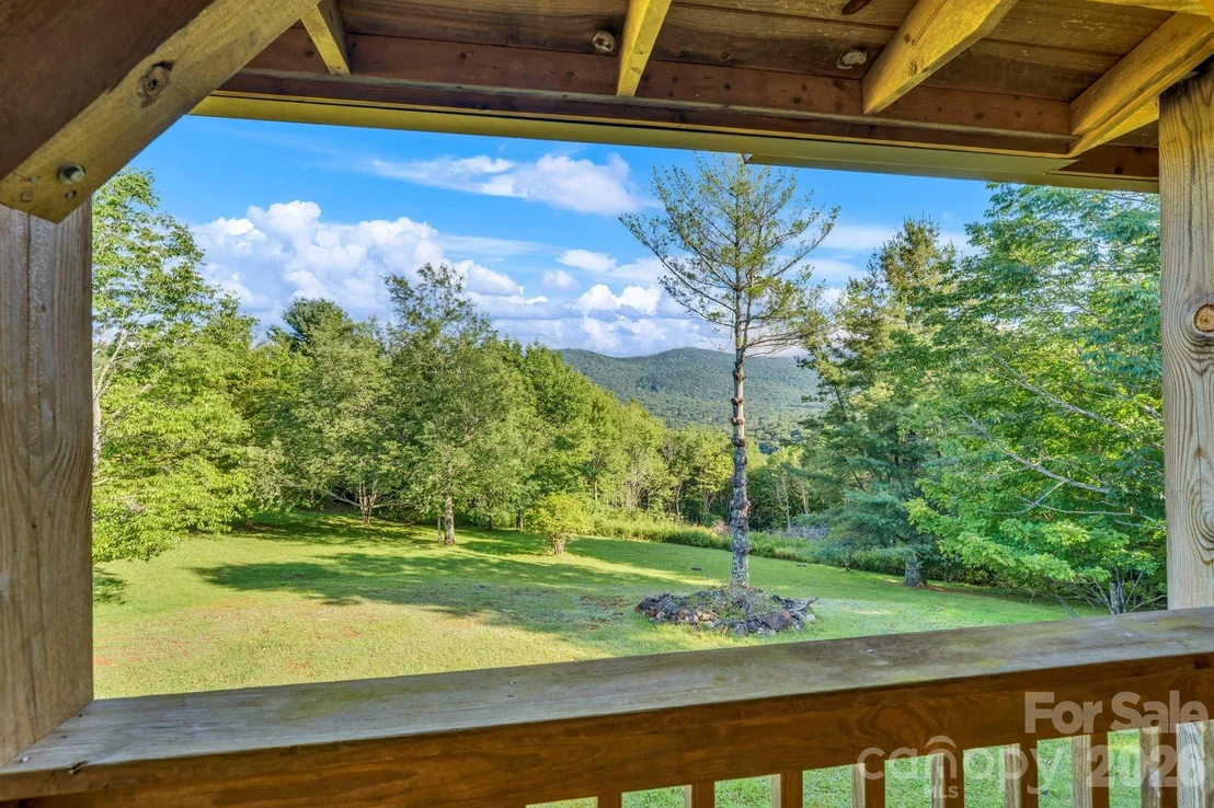 Photo of 525 Schoolhouse Ridge