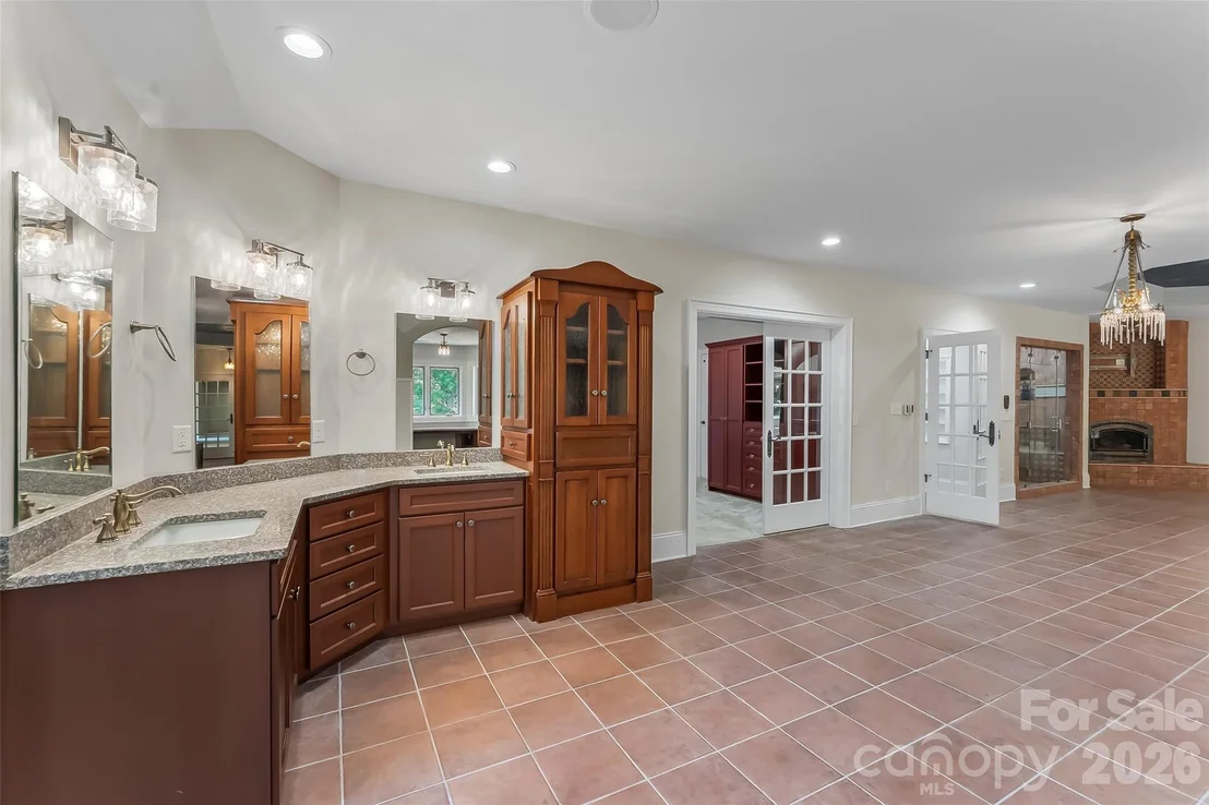 Photo of 1090 Pearidge Road