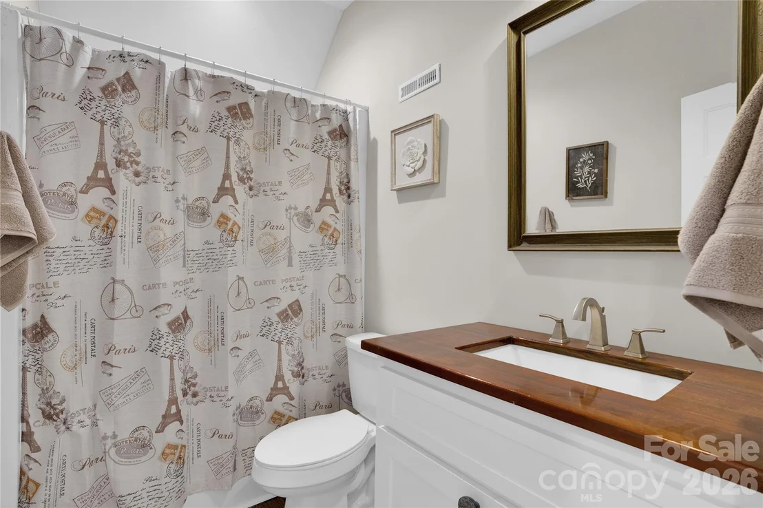 Photo of 2138 Lockhart Road