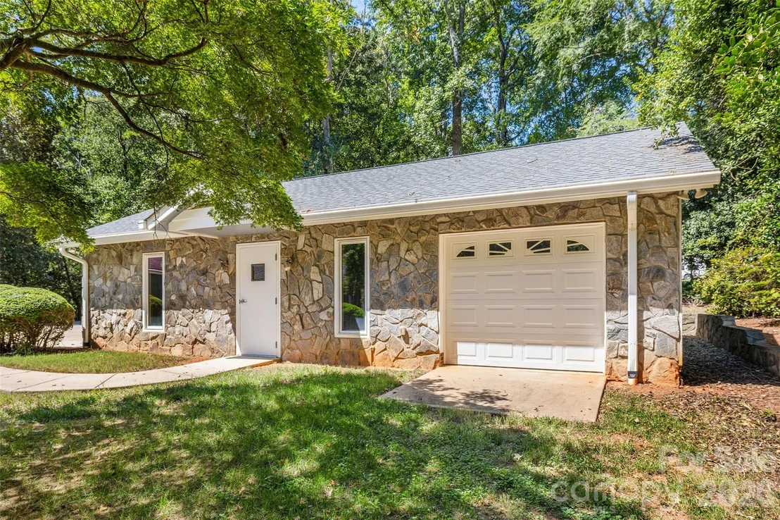 Photo of 600 Fairway Drive