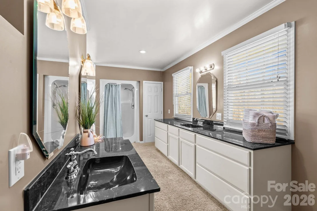Photo of 5075 Lakeview Drive