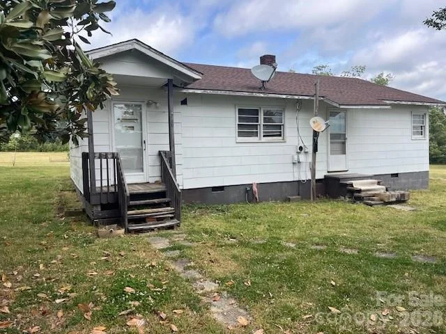 Photo of 304 Floyd Blackwell Road