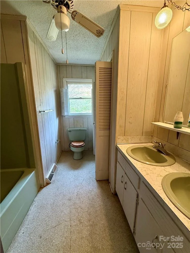Photo of 365 Ollis Road