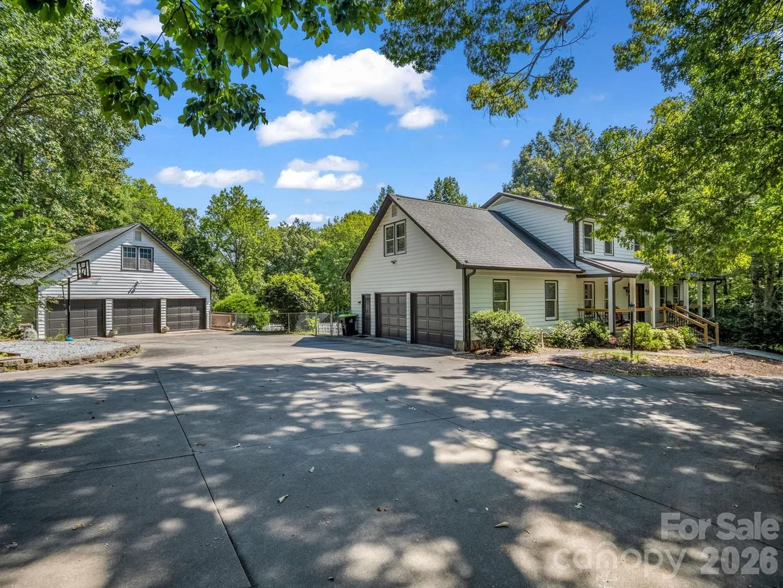 Photo of 215 Hillcrest Drive