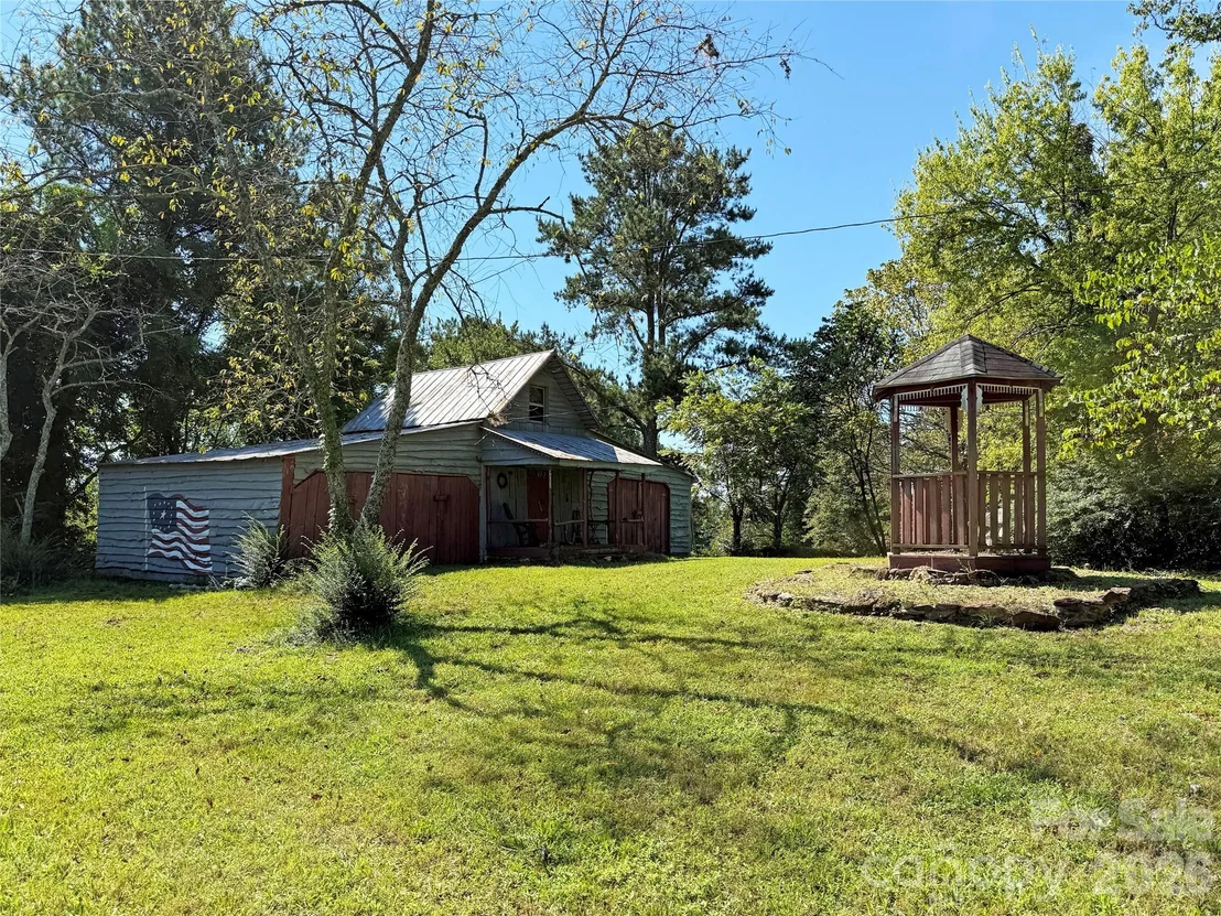 Photo of 2125 Whiteside Road