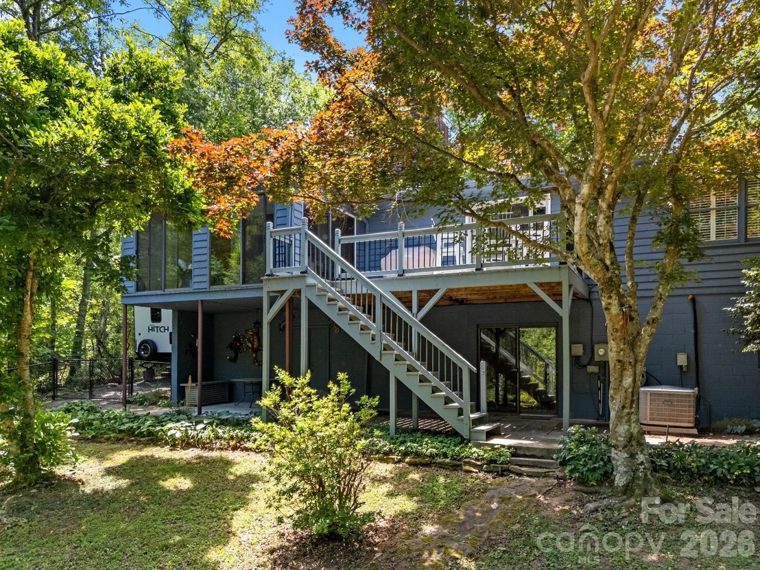 Photo of 707 Dogwood Trail