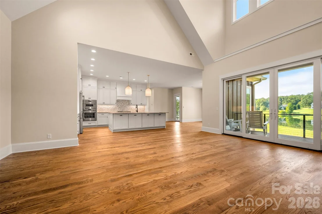 Photo of 978 Mapleton Lane