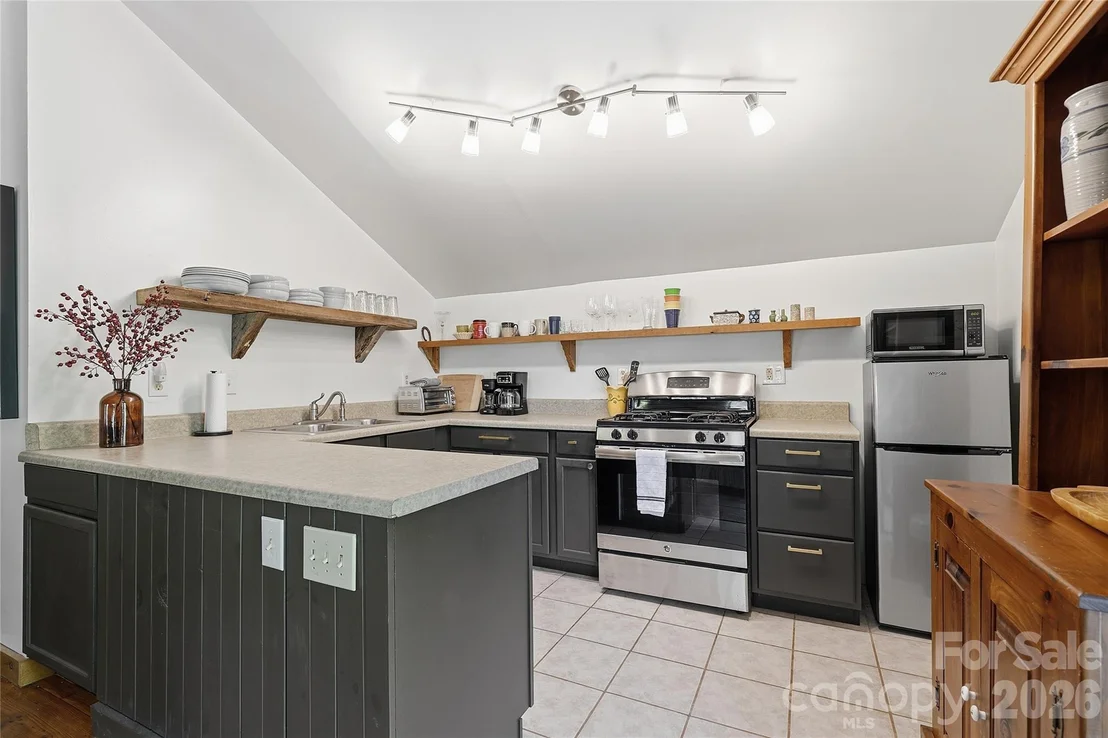 Photo of 723 N Highland Road