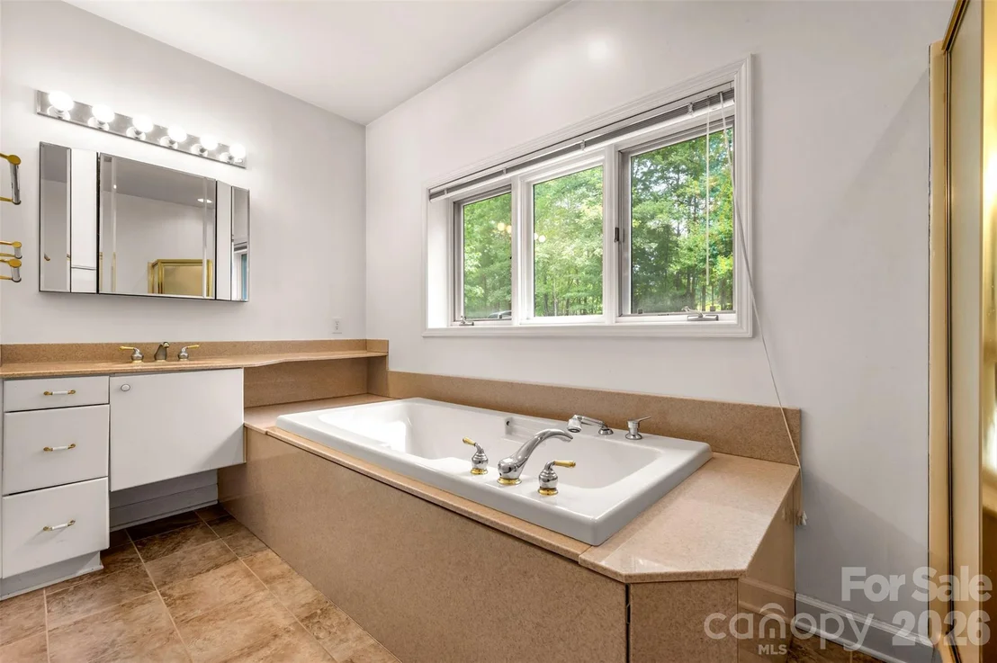 Photo of 441 Lower Ridgeview Road