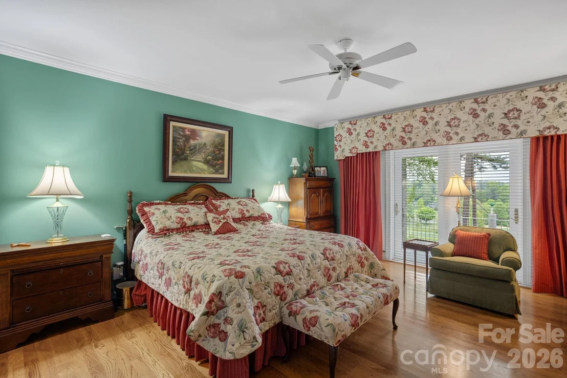 Photo of 209 Pineholt Lane