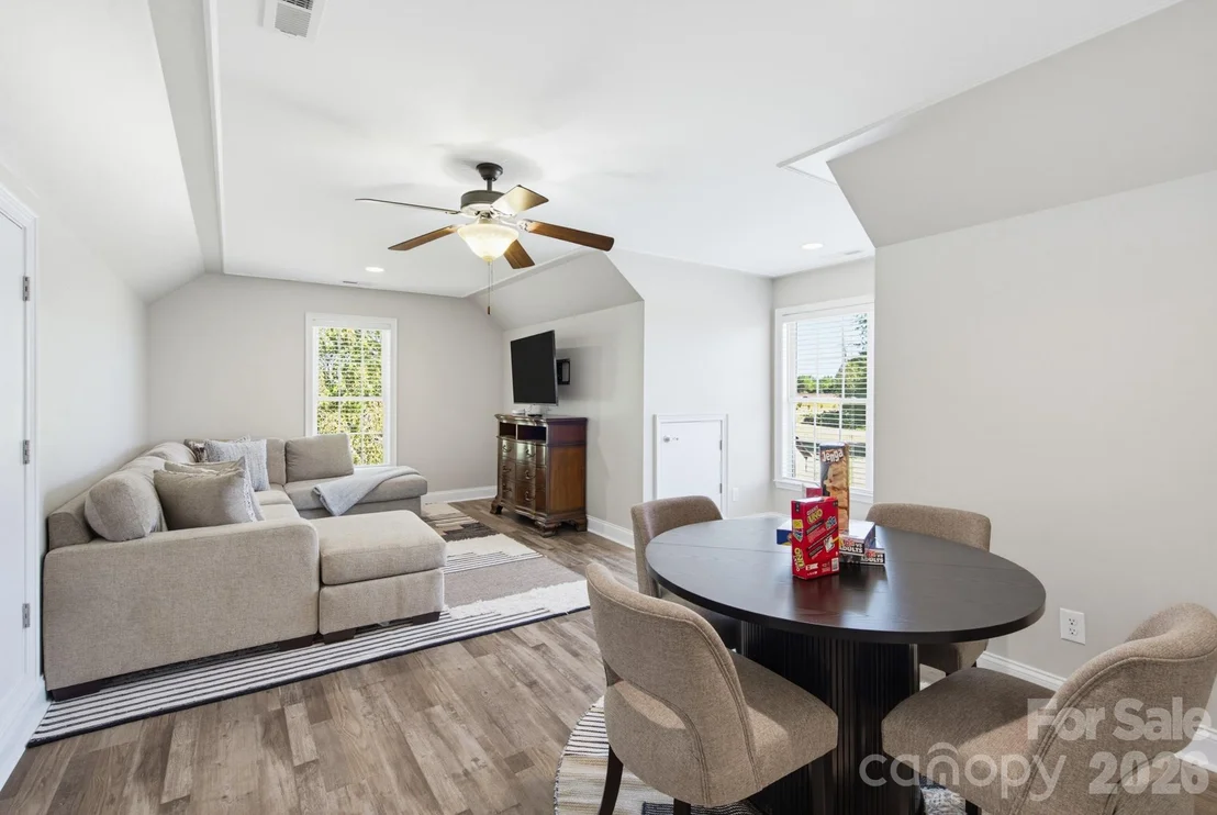 Photo of 1177 Springlake Road