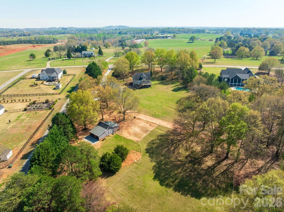 Photo of 1570 Roddy Road