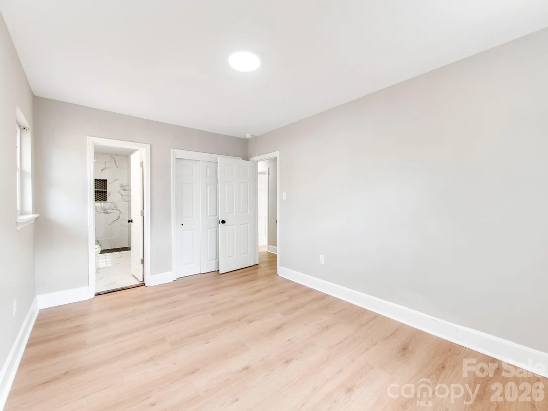 Photo of 2025 Birchcrest Drive