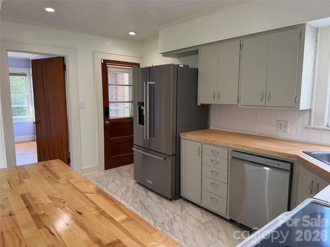 Photo of 1631 Maple Avenue