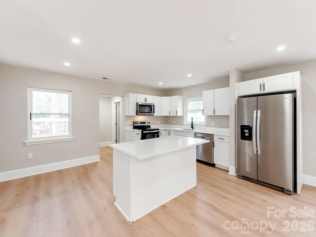 Photo of 2025 Birchcrest Drive