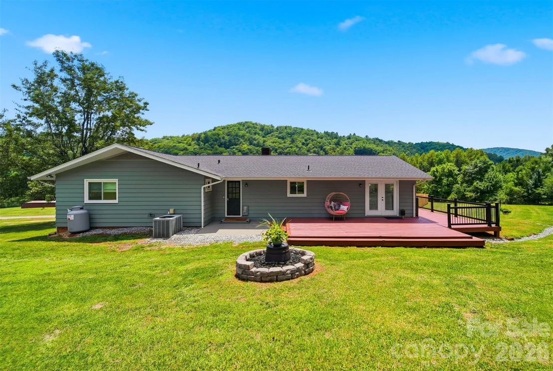 Photo of 2411 Robertson Lane