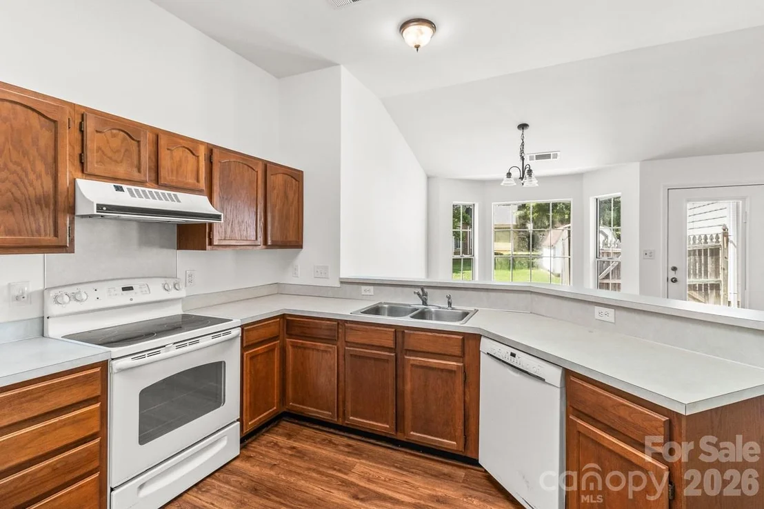 Photo of 739 Oakbluff Circle