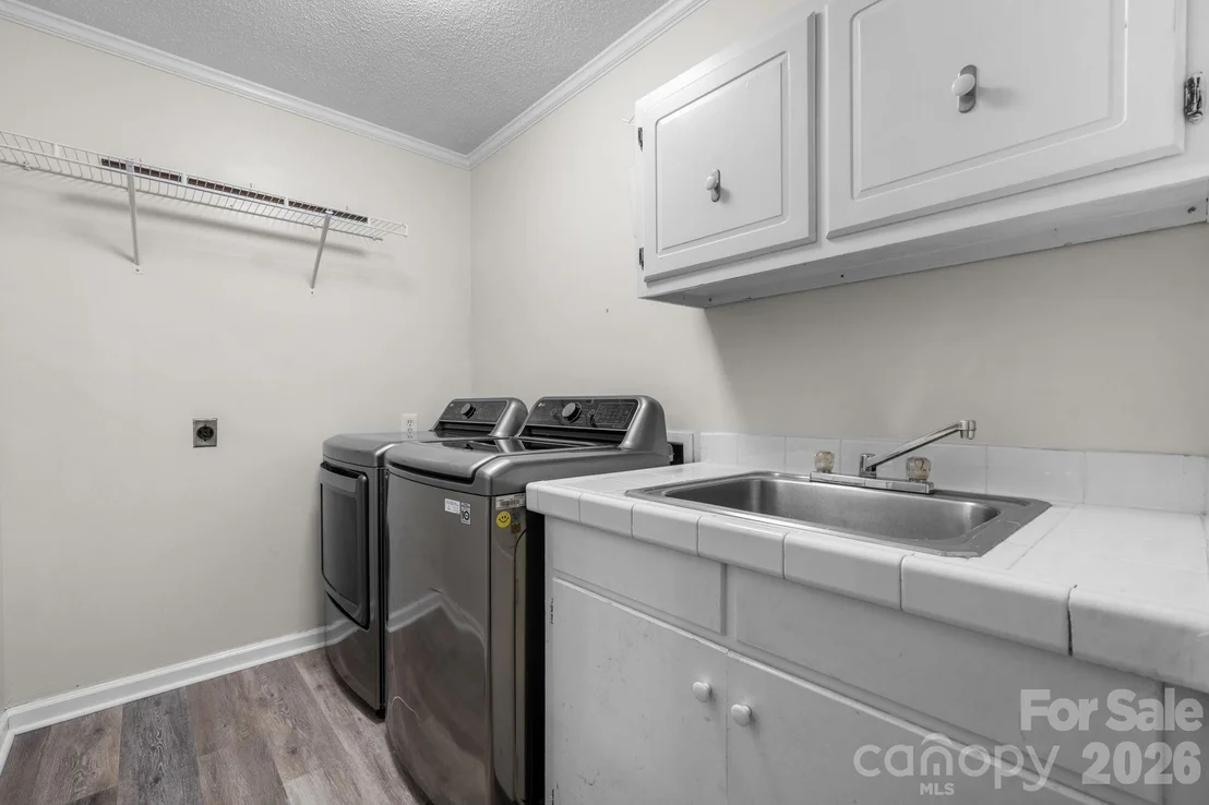 Photo of 5795 Valley Field Road