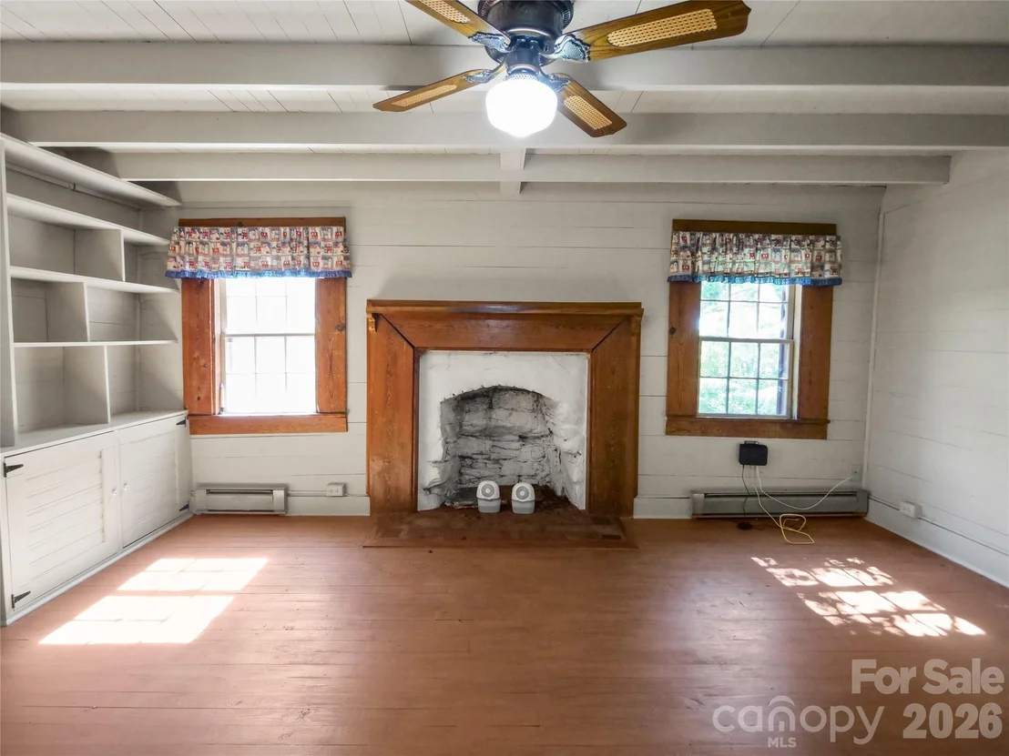 Photo of 2125 Whiteside Road