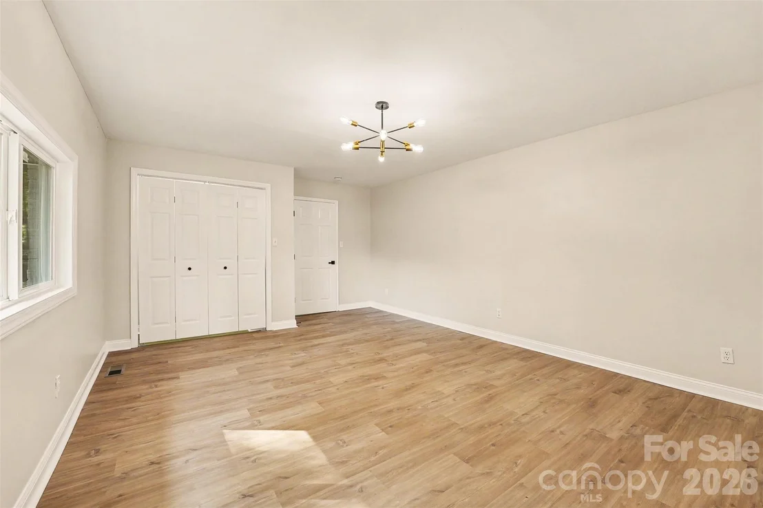Photo of 1902 19th Avenue NE