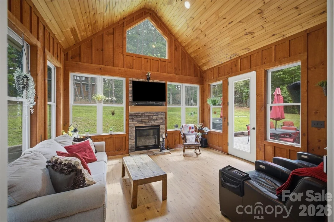 Photo of 2185 Cottage Park Road