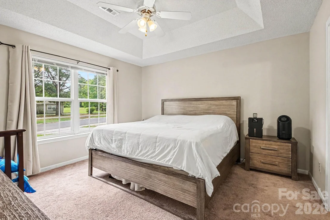 Photo of 1240 Log Cabin Road