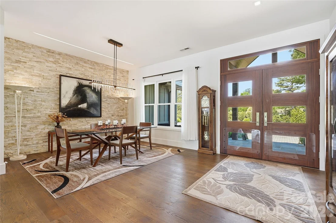 Photo of 984 Mapleton Lane