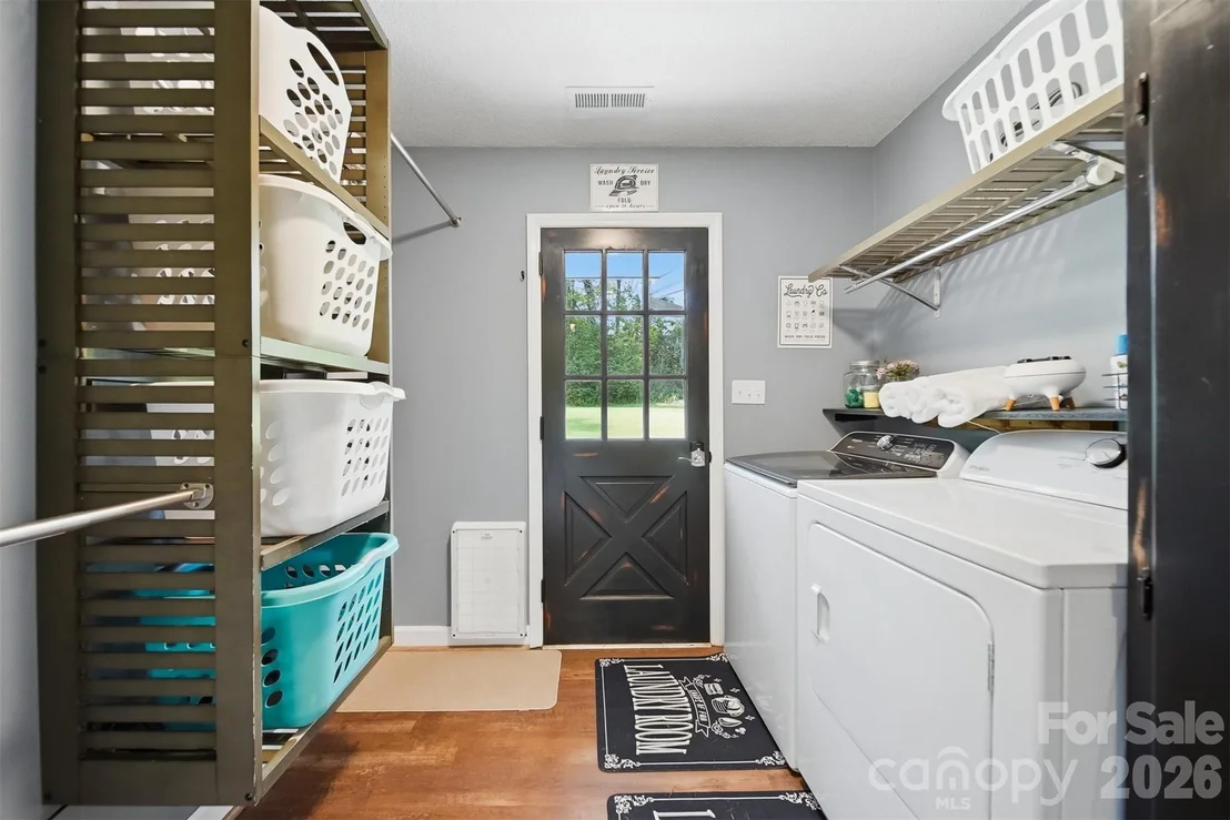 Photo of 2411 Robertson Lane