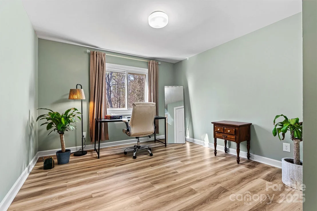 Photo of 3995 Burton Lane