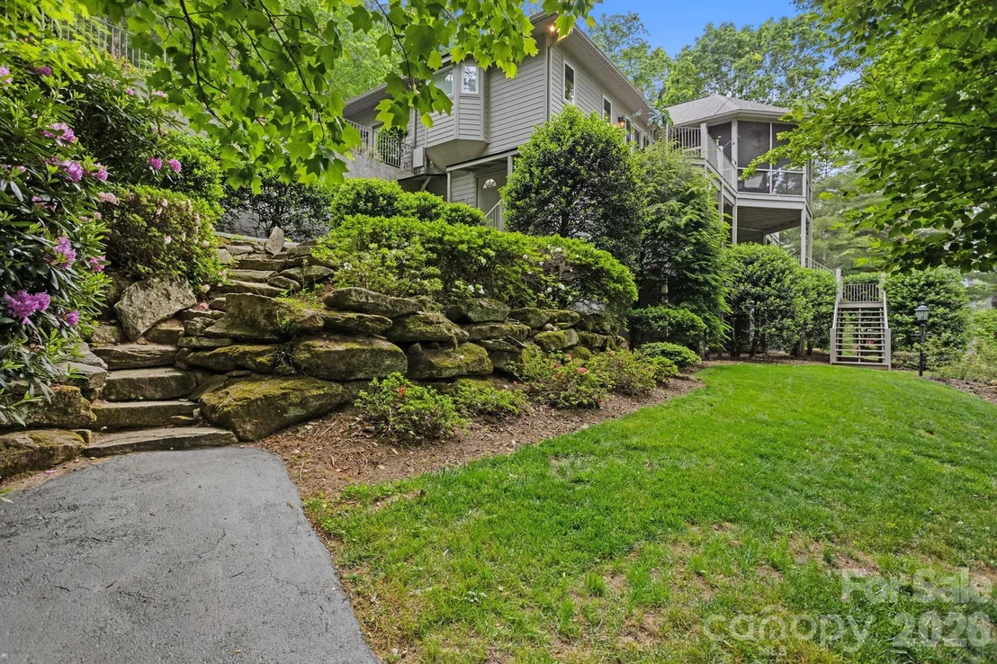 Photo of 209 Pineholt Lane