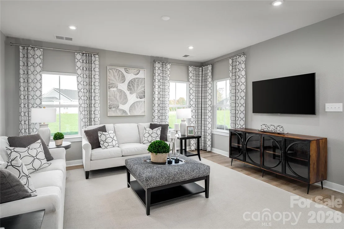 Photo of 925 Heathway Drive
