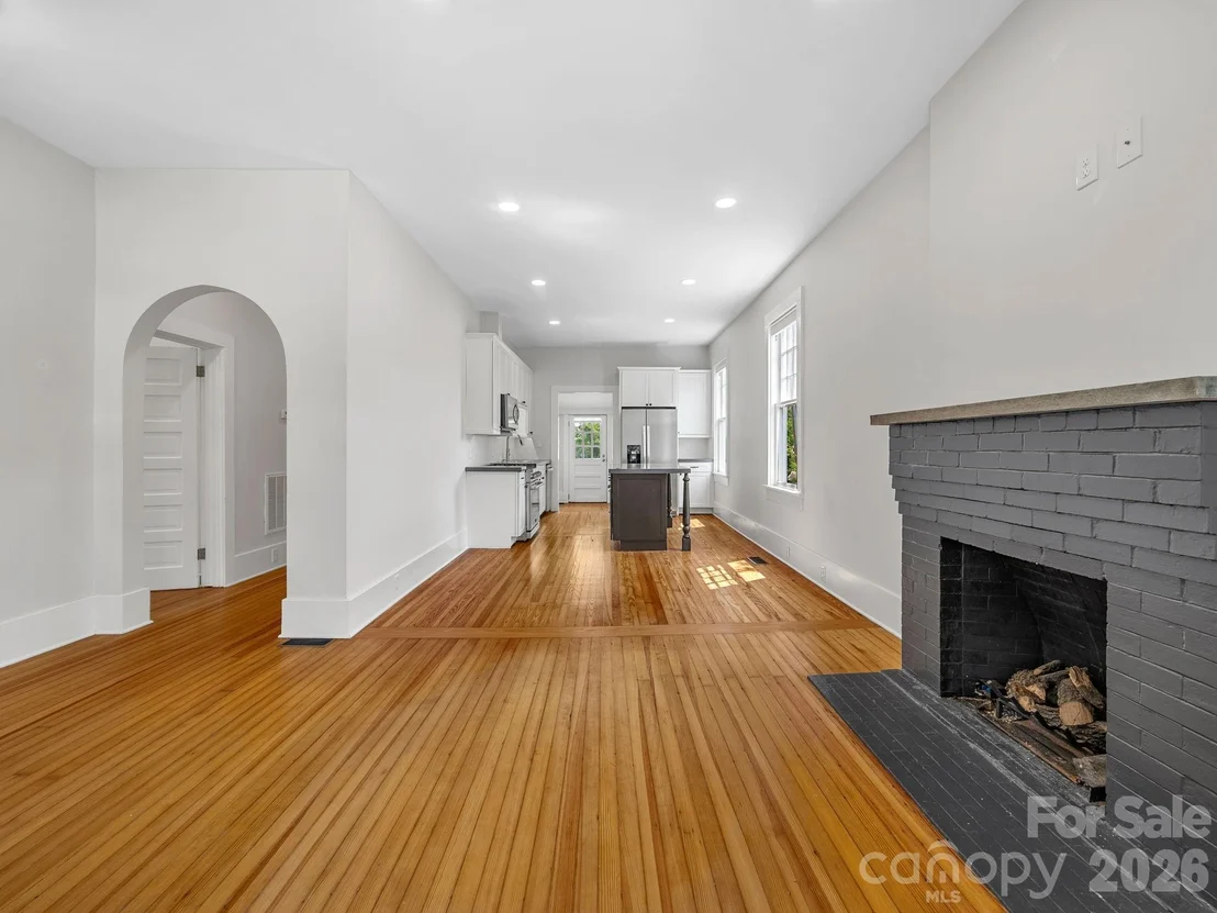 Photo of 143 Broadway Avenue