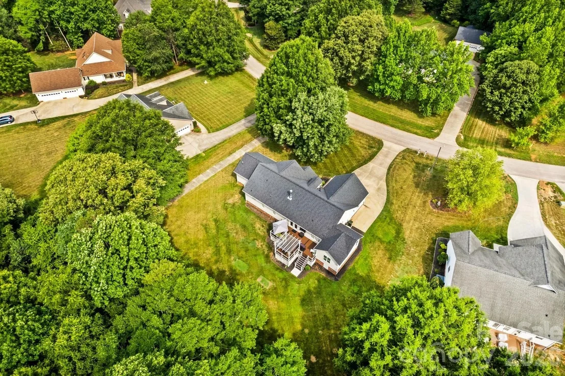 Photo of 596 Maple Ridge Circle