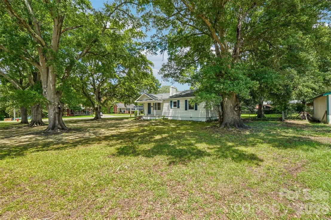 Photo of 808 Lowery Street